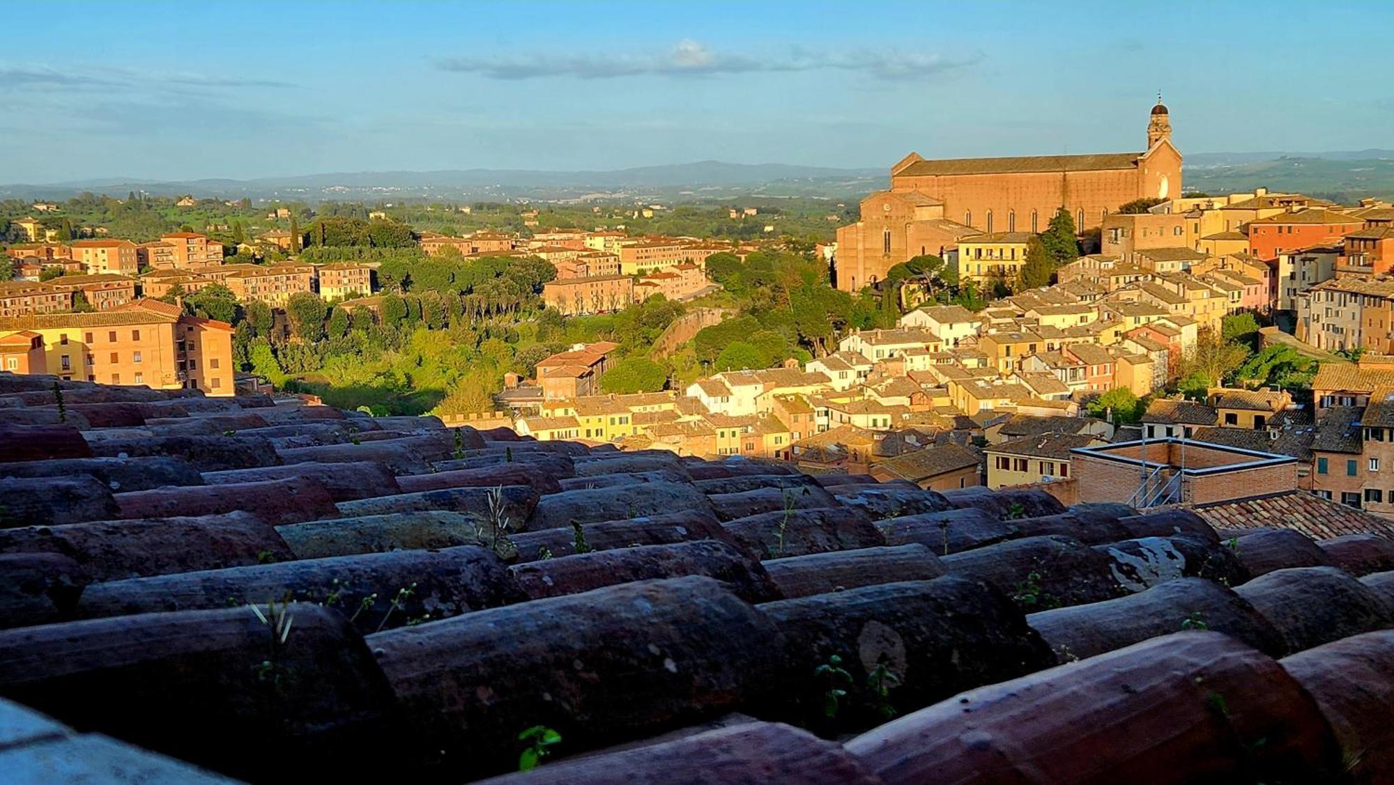 Apartamento La Dimora Di Amedeo Siena Exterior foto