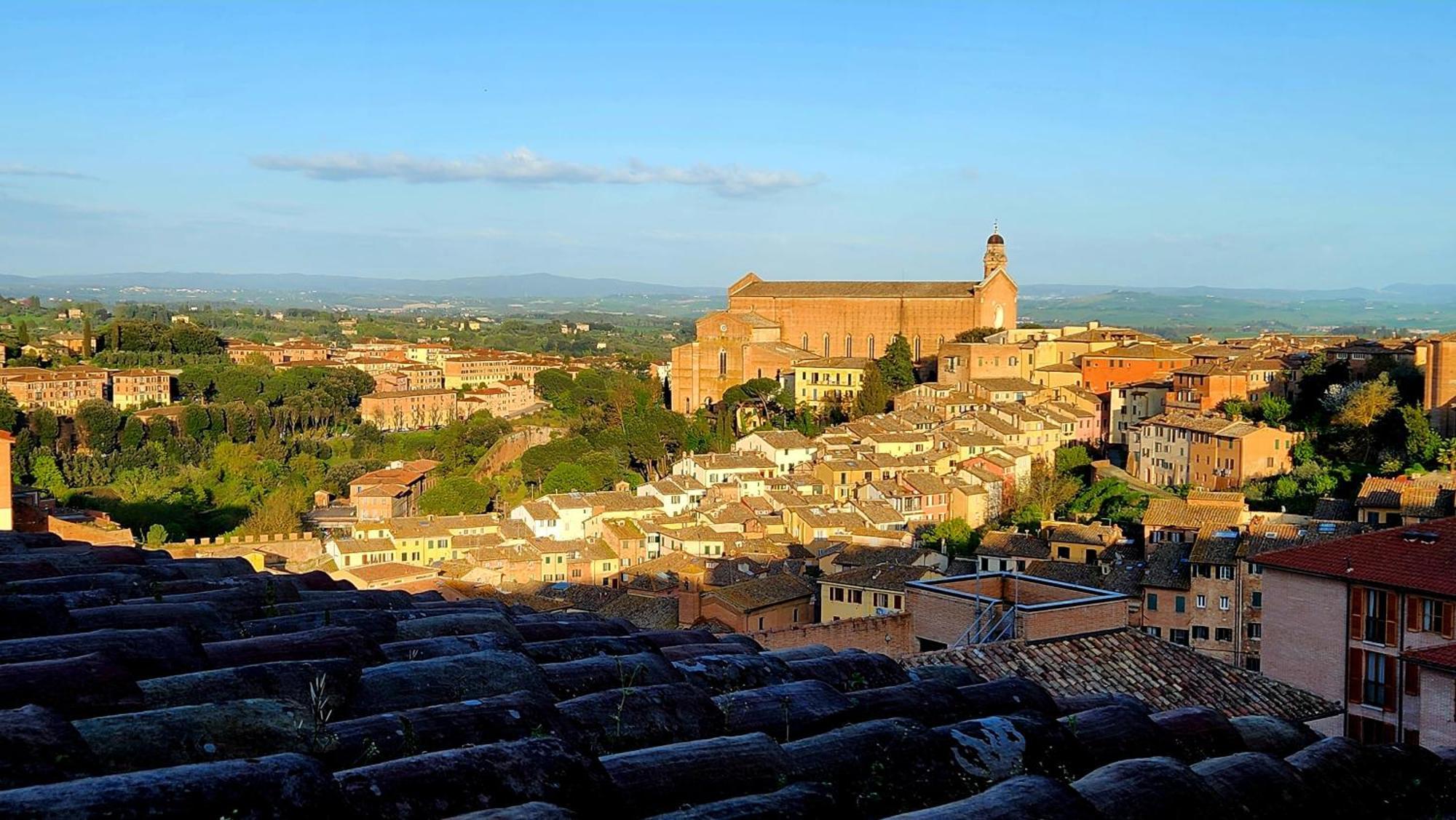 Apartamento La Dimora Di Amedeo Siena Exterior foto