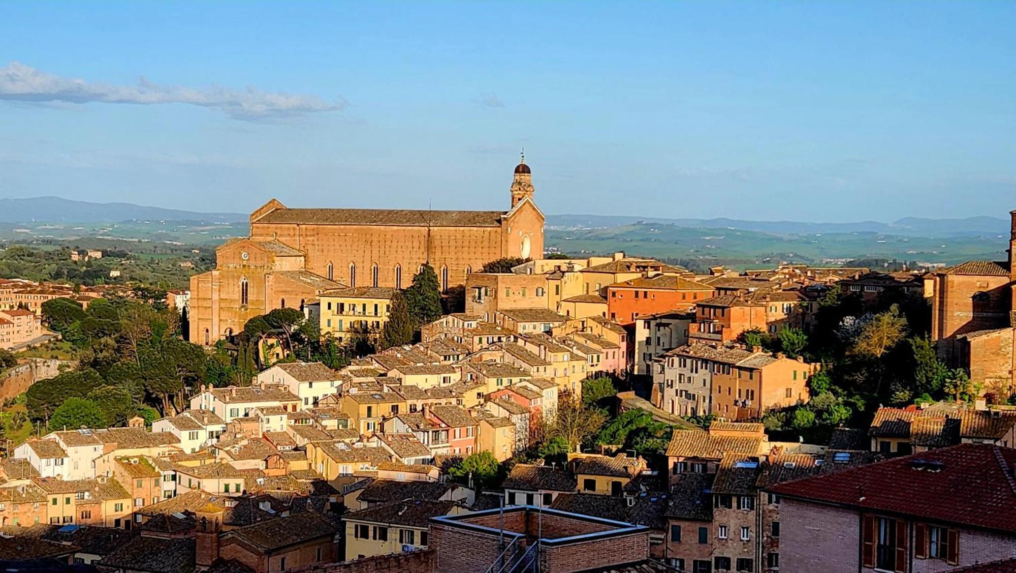 Apartamento La Dimora Di Amedeo Siena Exterior foto